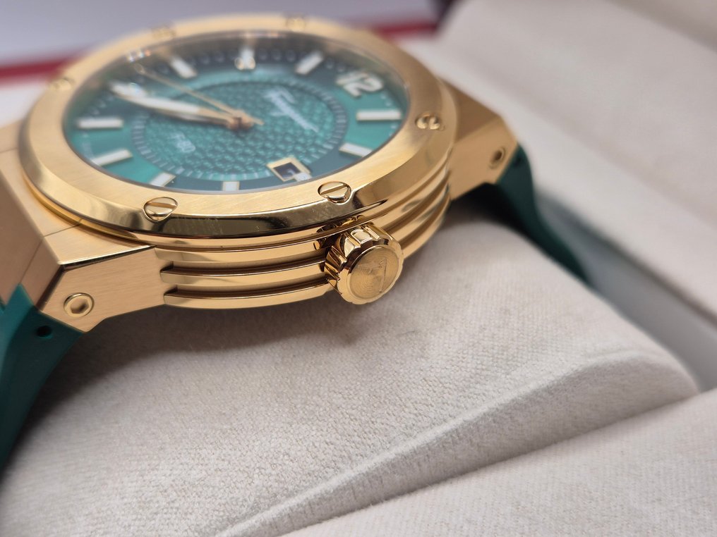 Ferragamo Men’s Swiss Made Quartz Green Silicone Strap Green - Free worldwide shipping